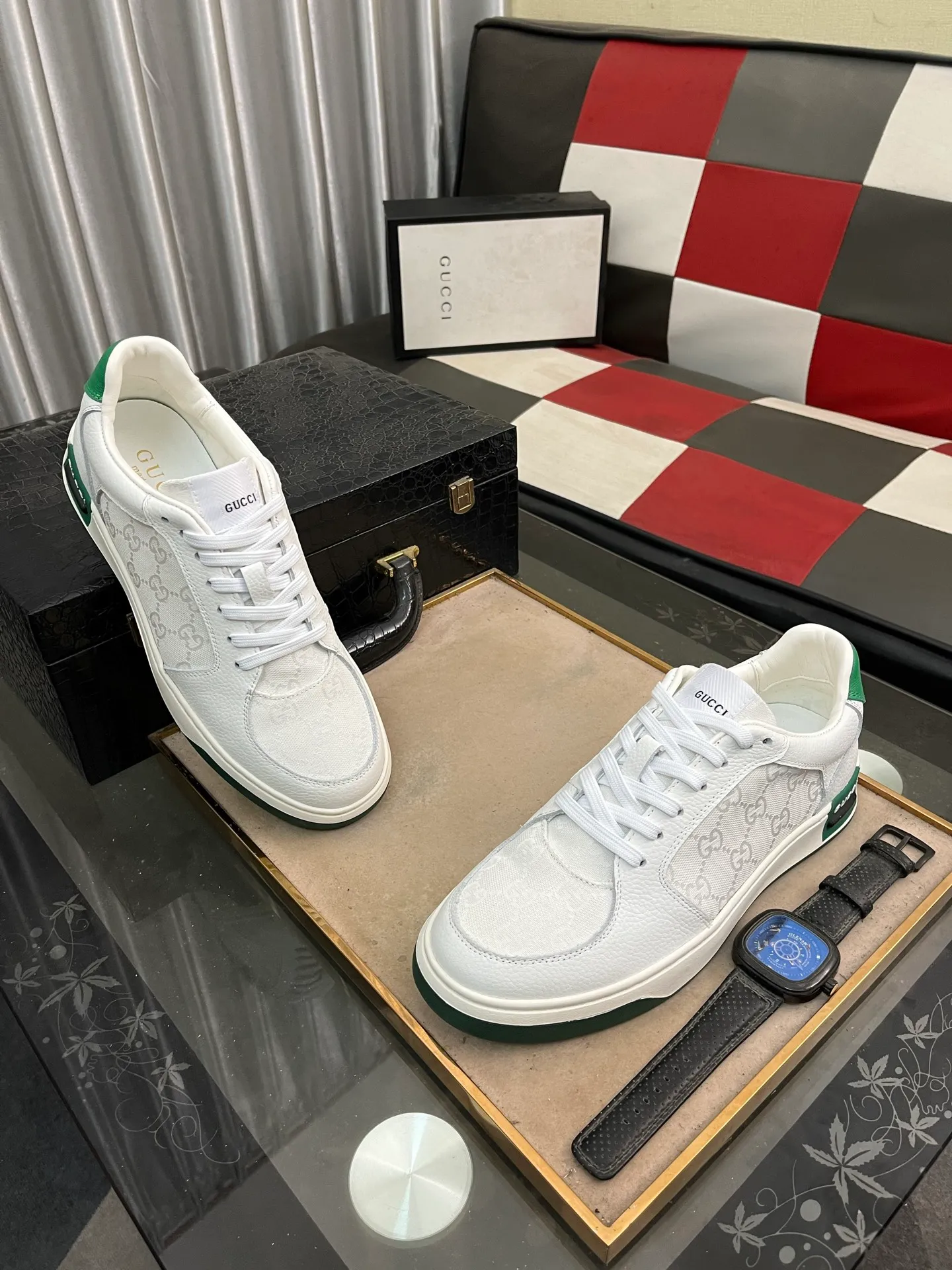 Men's shoes💰420⌚️⌚️[GUCCI] Gucci men's casual shoes are absolutely popular🔥The ultimate matching item for trendy men! The charm of super texture is unstoppable. This is the main recommendation. The upper is made of high-quality cowhide, with pig lining feet and wear-resistant rubber sole. It is noble and elegant! Extremely comfortable🎁🎁You can be as handsome as you want💪 Available in sizes 38-44 and 3️⃣colors